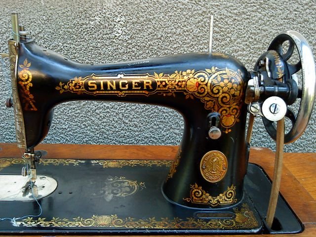 Швейная машинка зингер 