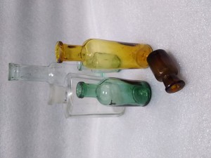 Стеклянные аптечные и парфюмерные пузырьки Россия 19 века  в ассортименте цена от 100 руб до 1000 руб.