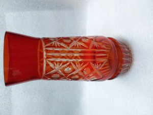 Ваза для цветов 2-х слойное красное стекло ,СССР высота 27,5 см .цена 2000 руб.