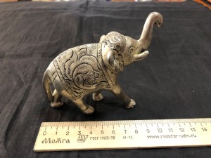 Арт 195-21 Фигурка слона, белый металл. 500 рублей
