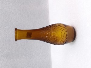 Бутылочка Янтарное стекло ,начало 20 века в=12 см . Цена 400 руб.